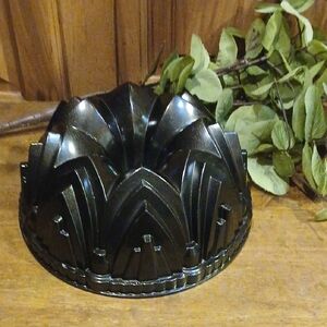 Elegant Black Bundt Cake Pan